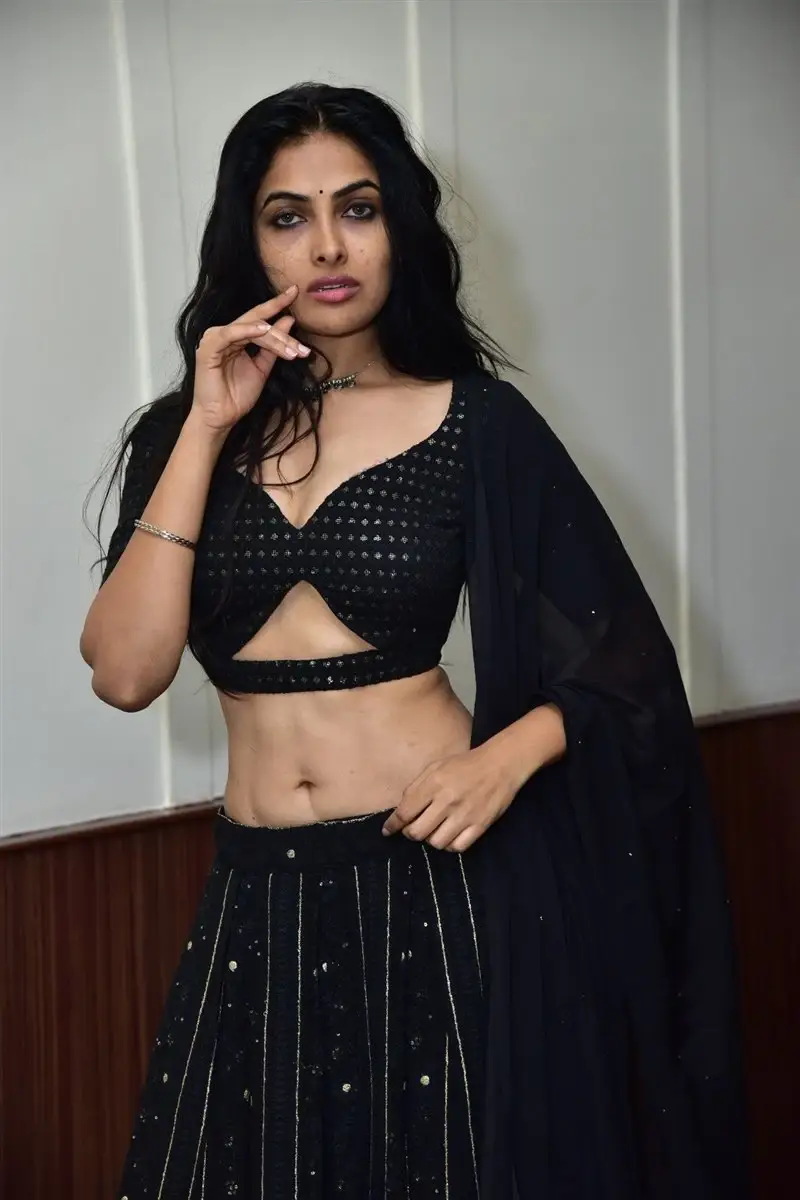 TELUGU ACTRESS DIVI VADTHYA IN BLACK LEHENGA CHOLI 2